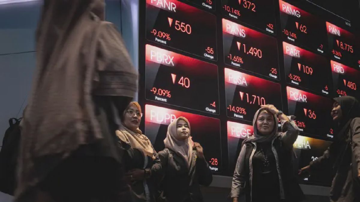 IHSG Melemah 8 Persen Setelah Sempat Kena Trading Halt